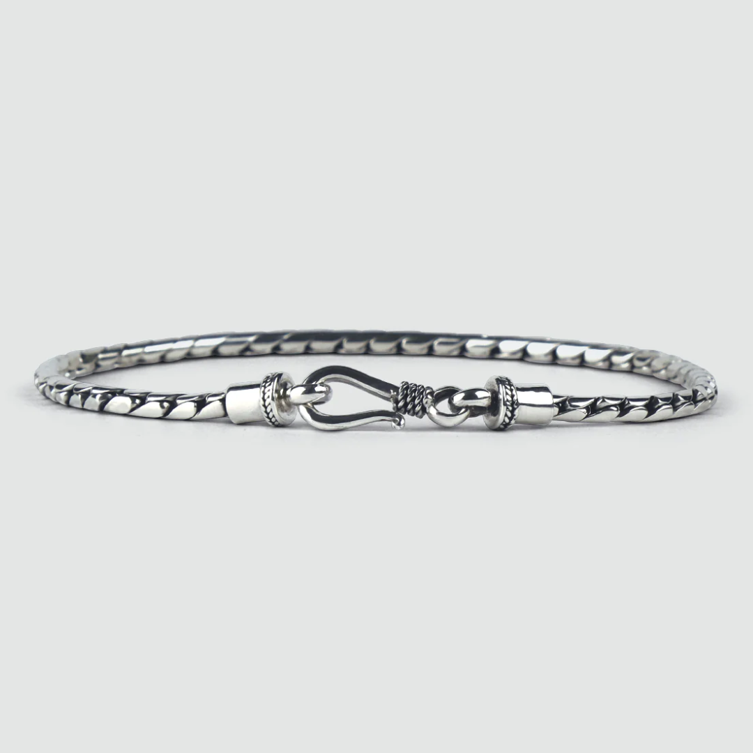 Classic Hook Silver Chain Bracelet